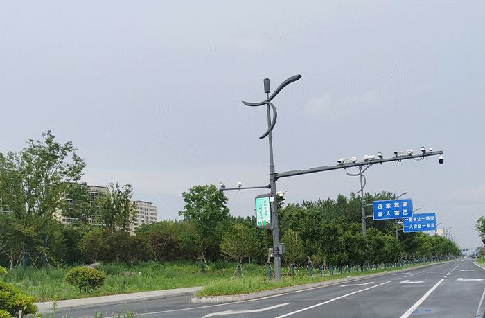 高郵中心大道道路改造——智慧路燈與LED燈桿屏案例